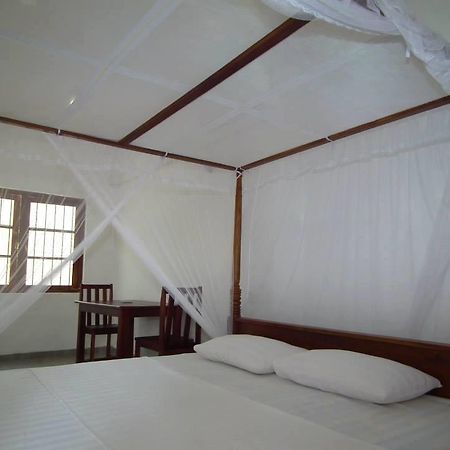 Hotel Rathnamali Pilgrims Rest Anuradhapura Exterior foto